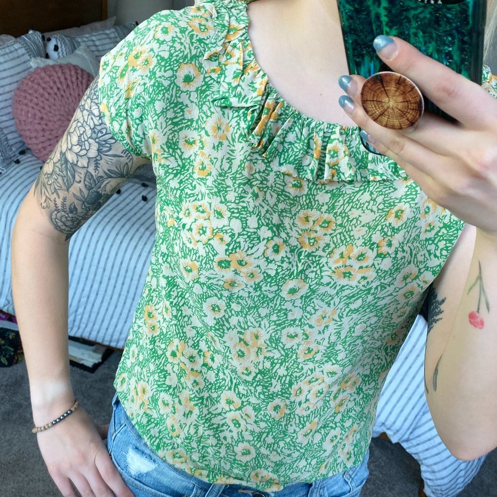 Vintage floral blouse with ruffle collar